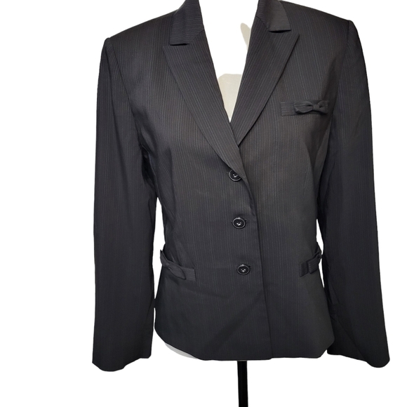 Tahari women's black pin striped blazer with bows on pockets size 10 - Picture 1 of 9